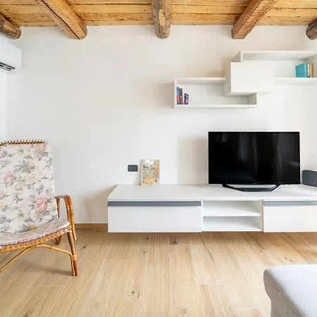 Daire Lakefront With Private Garage And Ac Colonno