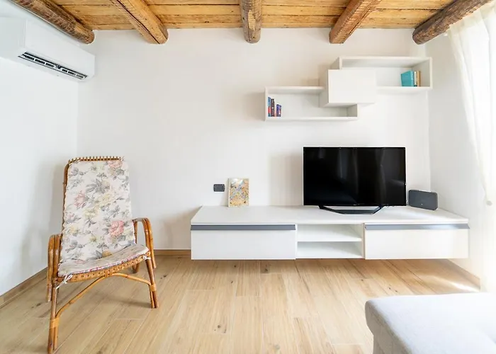 Daire Lakefront With Private Garage And Ac Colonno