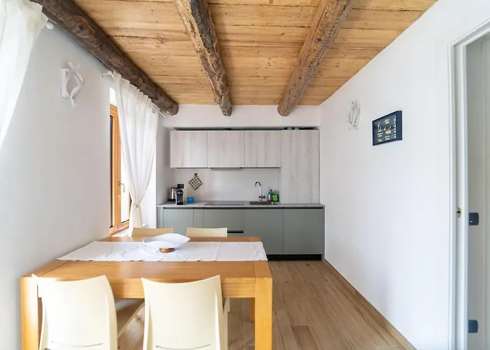 Lakefront With Private Garage And Ac