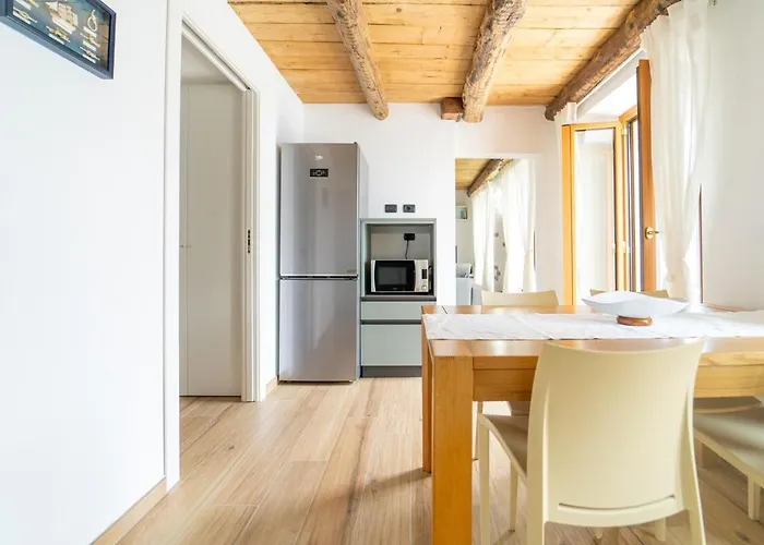 Lägenhet Lakefront With Private Garage And Ac