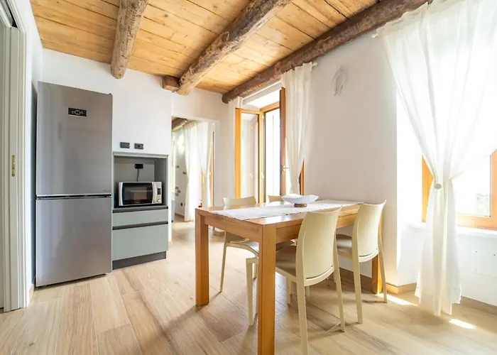 Lakefront With Private Garage And Ac * Colonno