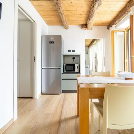 Apartment Lakefront With Private Garage And Ac
